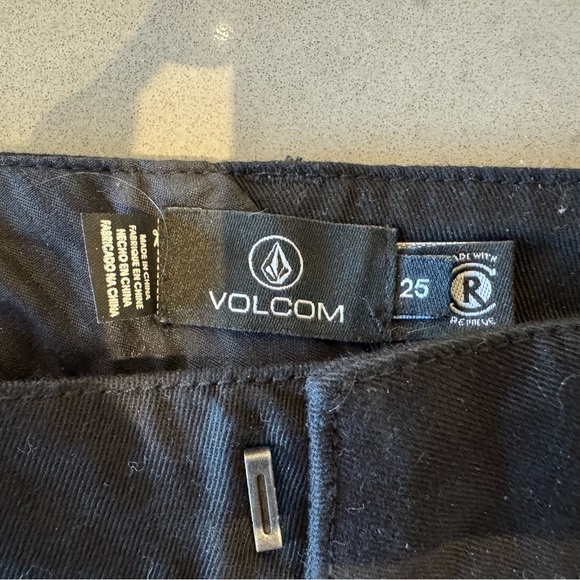 Volcom Frochickie Short in black - Picture 2 of 3